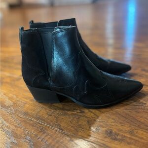 Nine West Black Leather Ankle Booties Size 5
